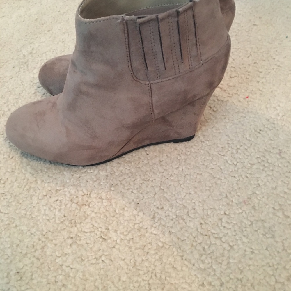 boots - Picture 2 of 3